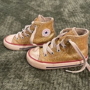 Converse All Star Size 6 Infant/Toddler High Tops, Gold Glitter.